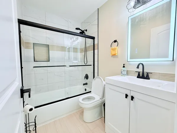 $2,600 | 98 Marble Hill Court, Unit B2, Schaumburg, IL 60193