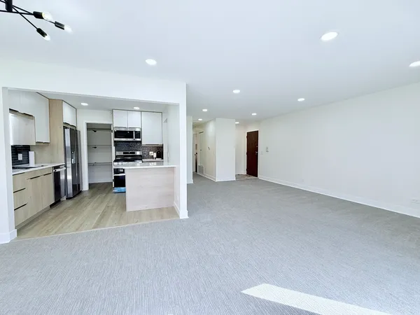 $2,600 | 98 Marble Hill Court, Unit B2, Schaumburg, IL 60193