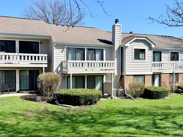 $2,600 | 98 Marble Hill Court, Unit B2, Schaumburg, IL 60193