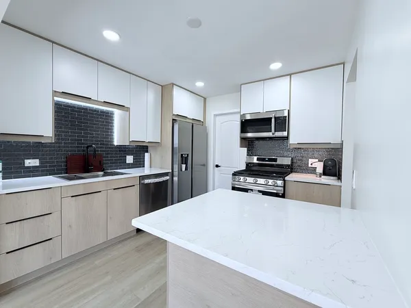 $2,600 | 98 Marble Hill Court, Unit B2, Schaumburg, IL 60193