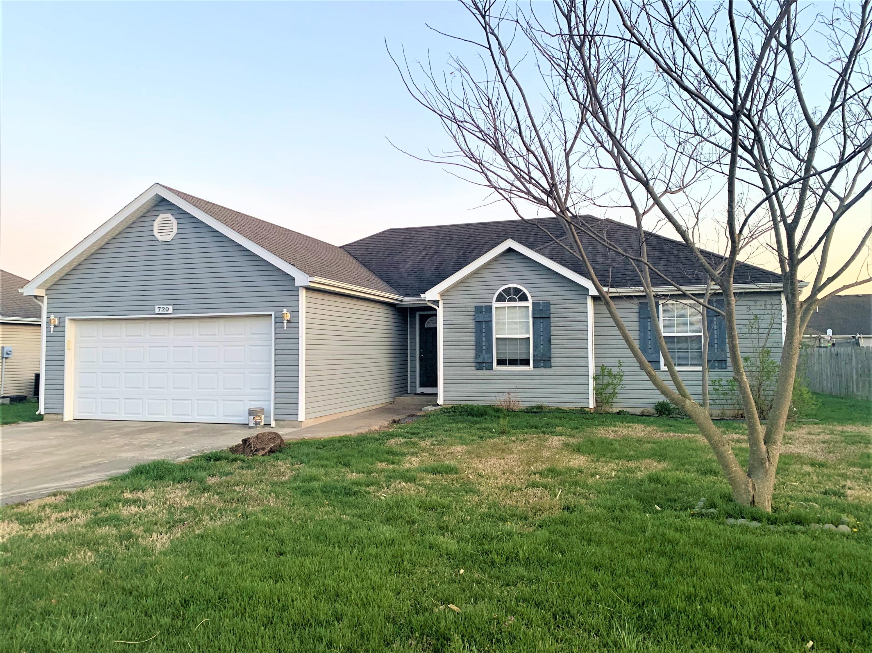 720 East Laird Street Bolivar, MO 65613 - Photo 1 of 1 Front