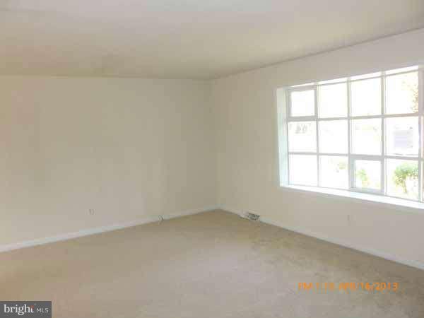 133 Calhoun Street Edgewater, MD 21037 - Photo 2 of 29 Living Room
