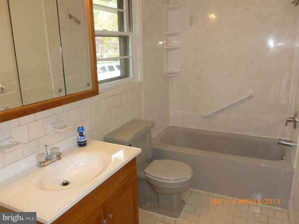 133 Calhoun Street Edgewater, MD 21037 - Photo 15 of 29 Hall Bath