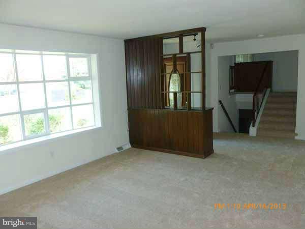 133 Calhoun Street Edgewater, MD 21037 - Photo 3 of 29 Living Room