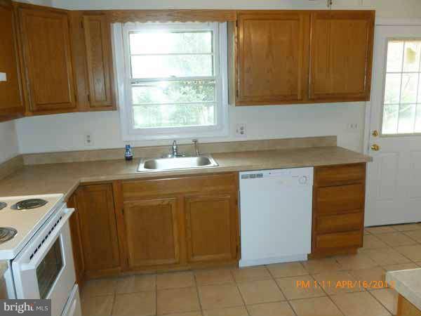 133 Calhoun Street Edgewater, MD 21037 - Photo 6 of 29 Kitchen