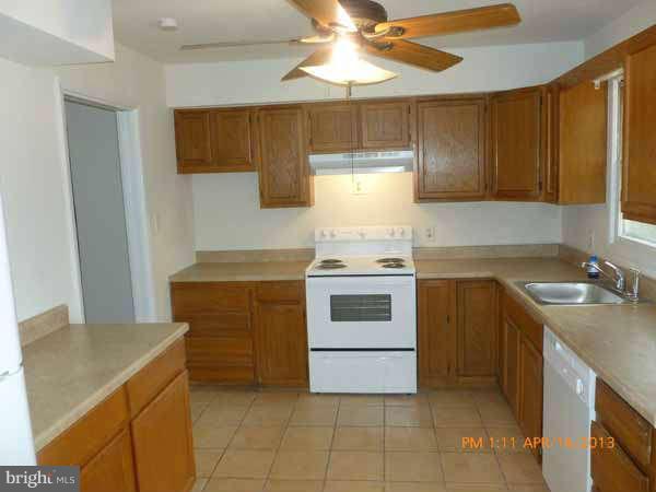 133 Calhoun Street Edgewater, MD 21037 - Photo 7 of 29 Kitchen