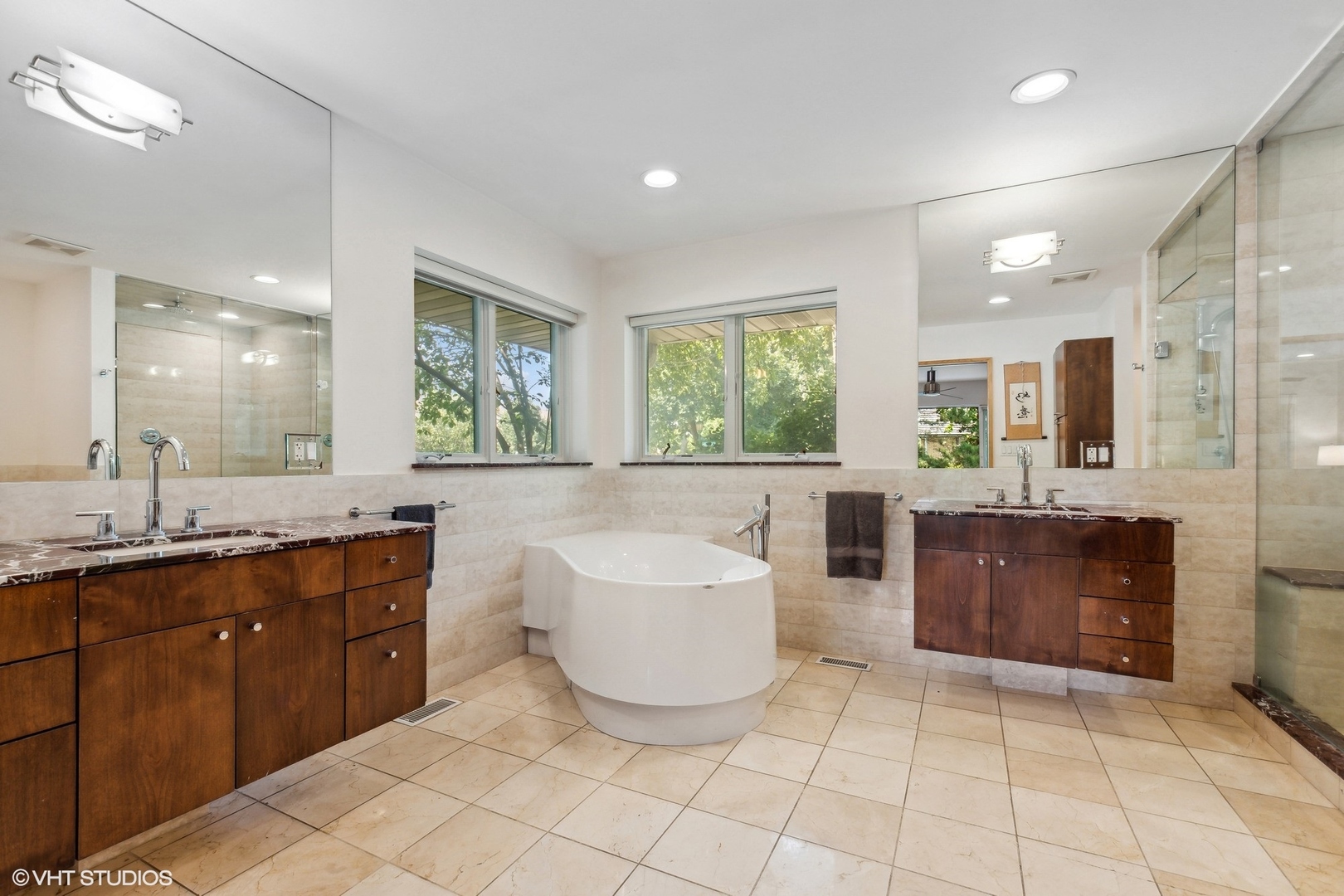 2921 Sheridan Road Evanston, IL 60201 - Photo 20 of 38 a large spacious bathroom with a large tub shower and sink