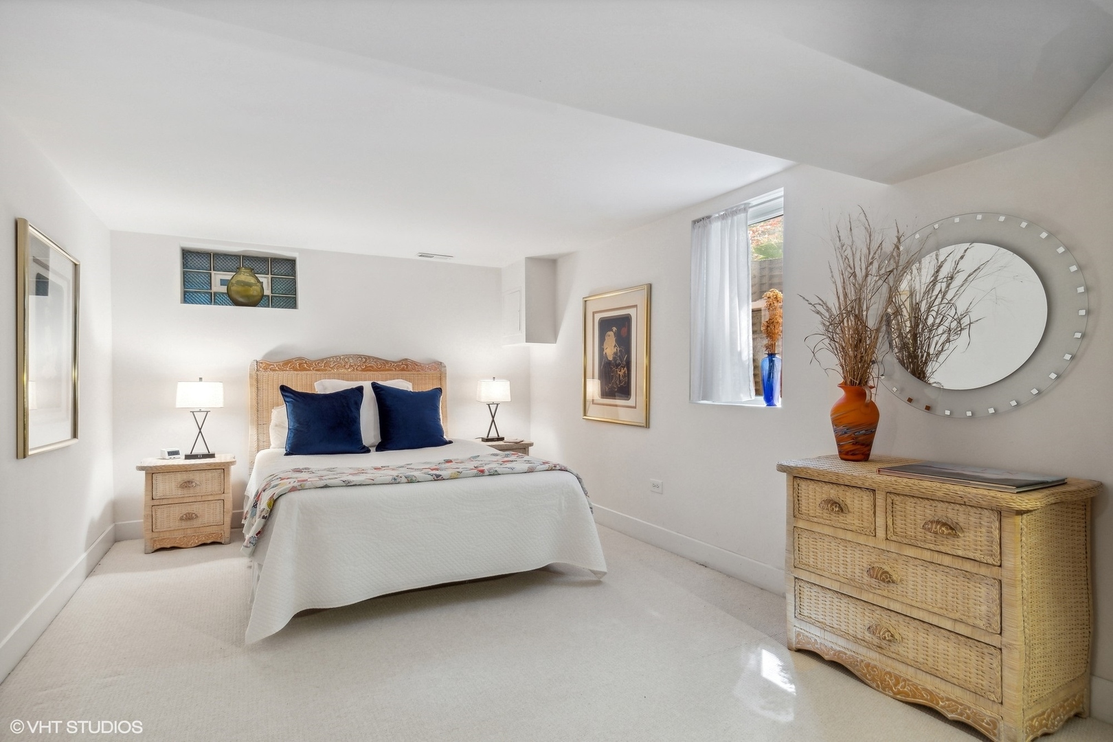 2921 Sheridan Road Evanston, IL 60201 - Photo 26 of 38 a bedroom with a bed and a dresser