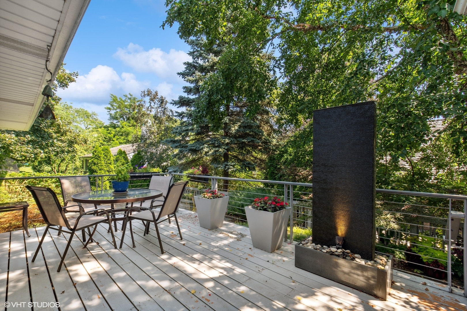 2921 Sheridan Road Evanston, IL 60201 - Photo 28 of 38 a view of a chairs and table in backyard