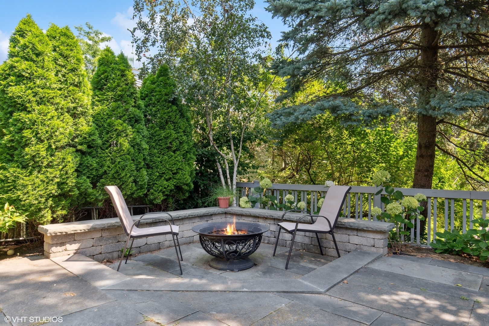 2921 Sheridan Road Evanston, IL 60201 - Photo 29 of 38 a view of a chairs and table in the patio