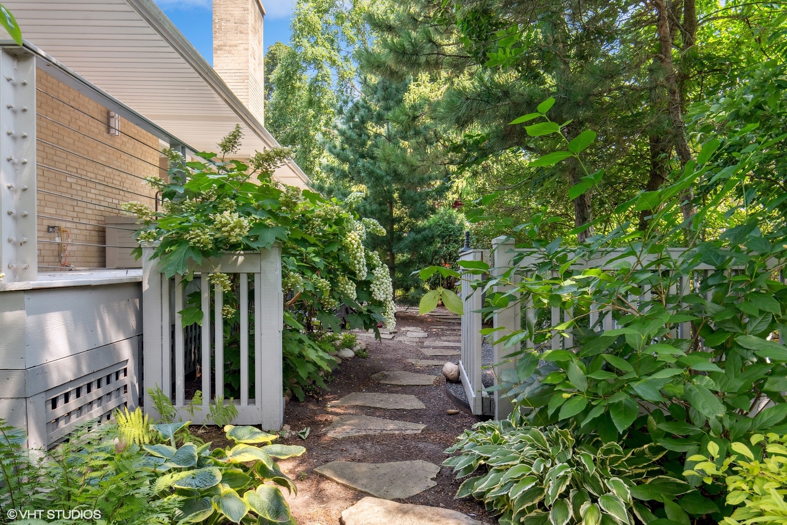 2921 Sheridan Road Evanston, IL 60201 - Photo 30 of 38 a backyard of a house with lots of green space