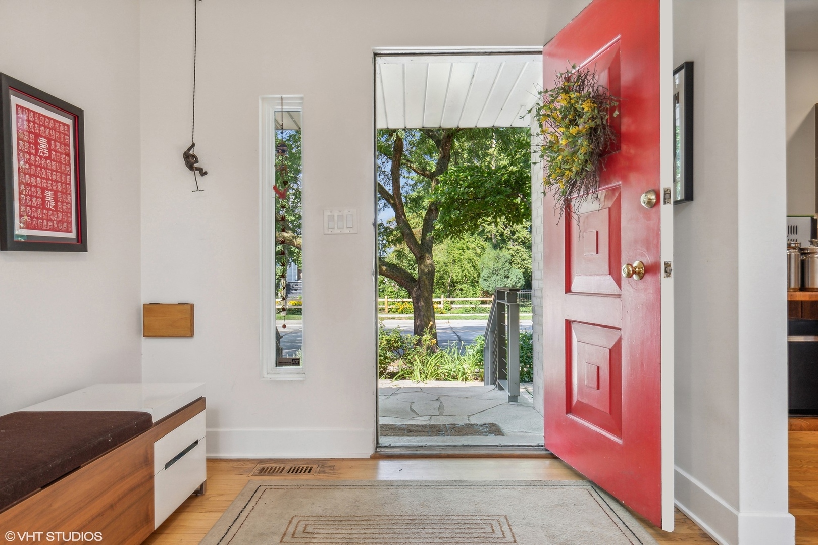 2921 Sheridan Road Evanston, IL 60201 - Photo 3 of 38 a entryway with furniture