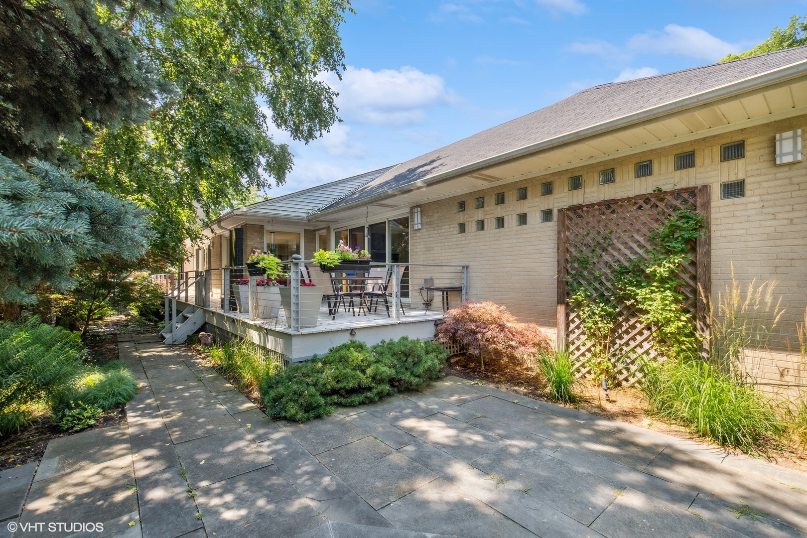 2921 Sheridan Road Evanston, IL 60201 - Photo 36 of 38 a front view of a house with garden