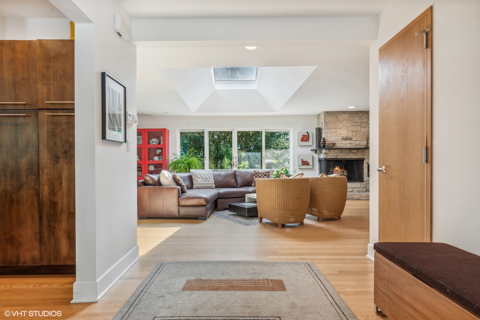 2921 Sheridan Road Evanston, IL 60201 - Photo 4 of 38 a living room with furniture and a window