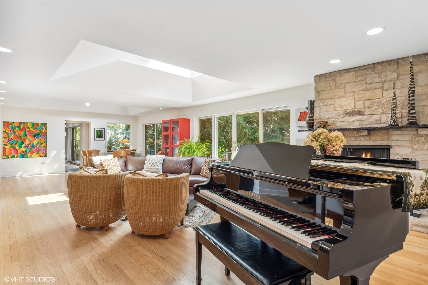 2921 Sheridan Road Evanston, IL 60201 - Photo 5 of 38 a living room with furniture and a window