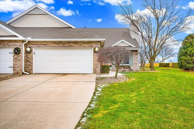 $320,000 | 717 Thistlewood Court, Normal, IL 61761