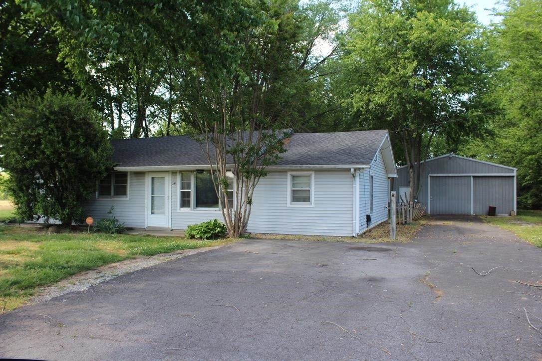 140 Carter Sims Road Bowling Green, KY 42104 - Photo 2 of 9 Gallery Image 2