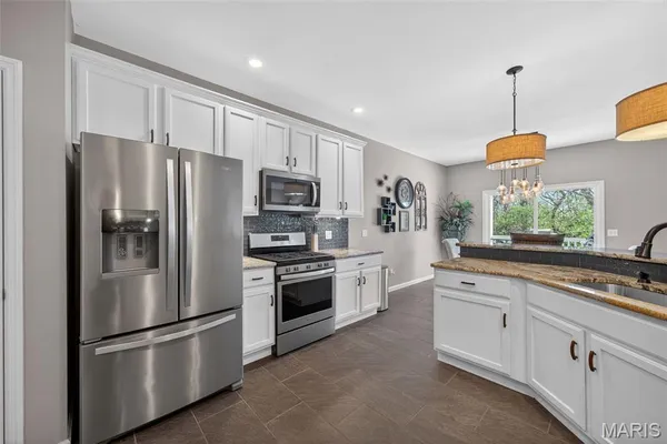 $375,000 | 305 Newport Drive, St. Peters, MO 63376