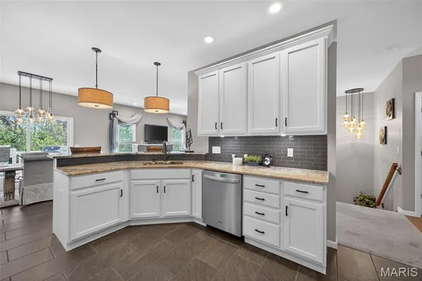 $375,000 | 305 Newport Drive, St. Peters, MO 63376