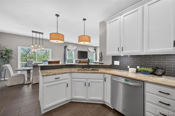 $375,000 | 305 Newport Drive, St. Peters, MO 63376