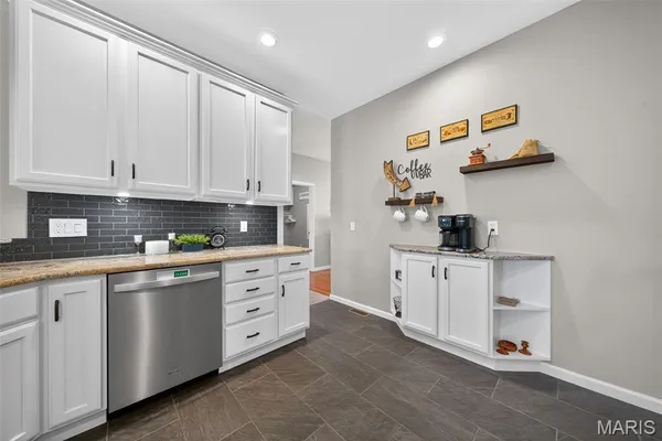 $375,000 | 305 Newport Drive, St. Peters, MO 63376