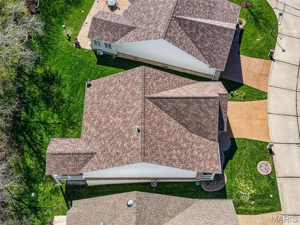 $375,000 | 305 Newport Drive, St. Peters, MO 63376