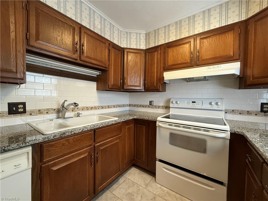 2711 Reynolda Road, Unit 2D Winston-Salem, NC 27106 - Photo 3 of 16 Gallery Image 3