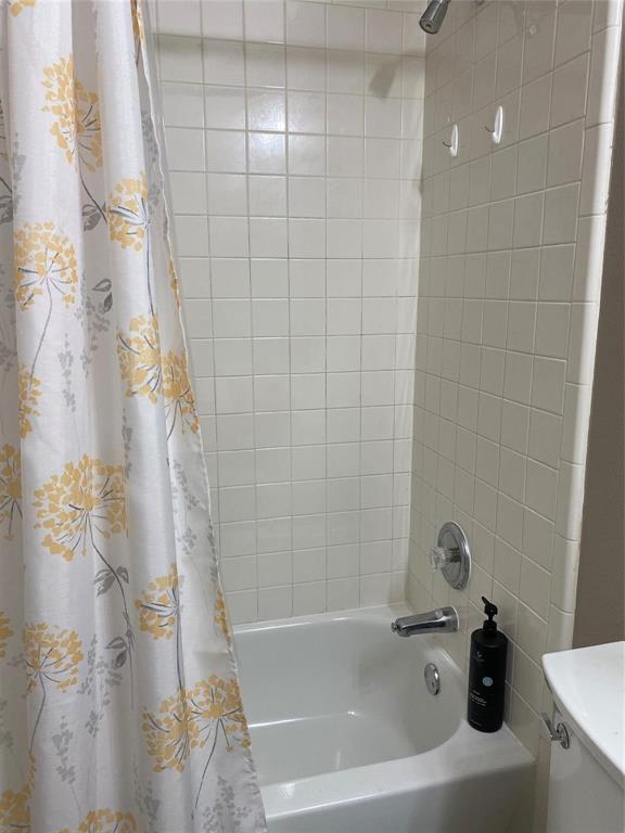 4025 Steepleridge Drive The Colony, TX 75056 - Photo 15 of 23 a bathroom with a bathtub
