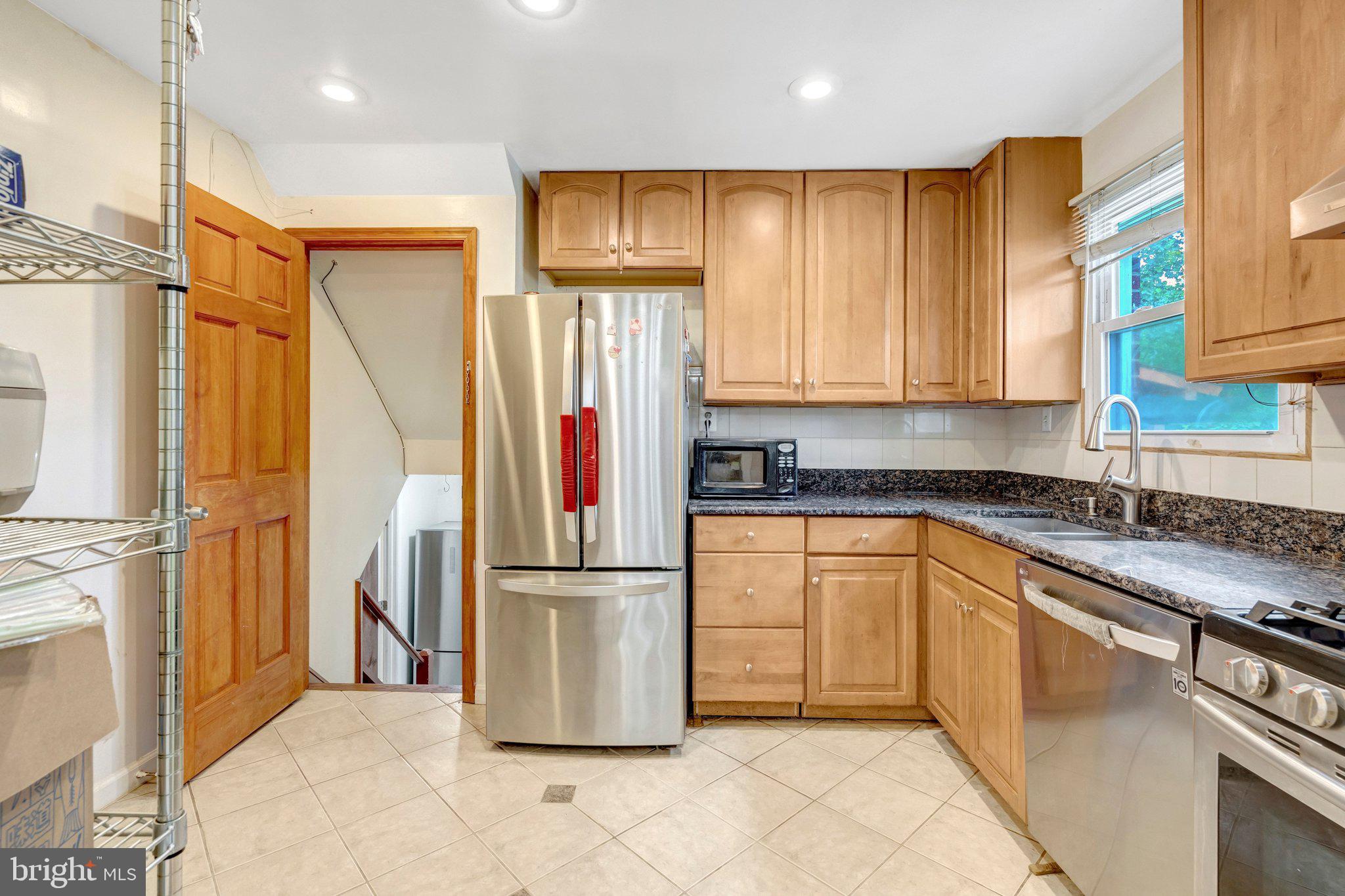 5910 Flanders Street Springfield, VA 22150 - Photo 12 of 40 Kitchen