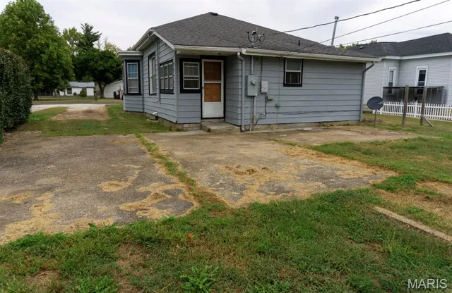 $75,000 | 220 East North Street, Roodhouse, IL 62082
