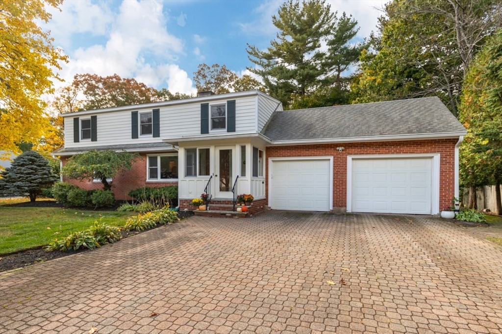 171 Locksley Road Lynnfield, MA 01940 - Photo 2 of 42 Gallery Image 2