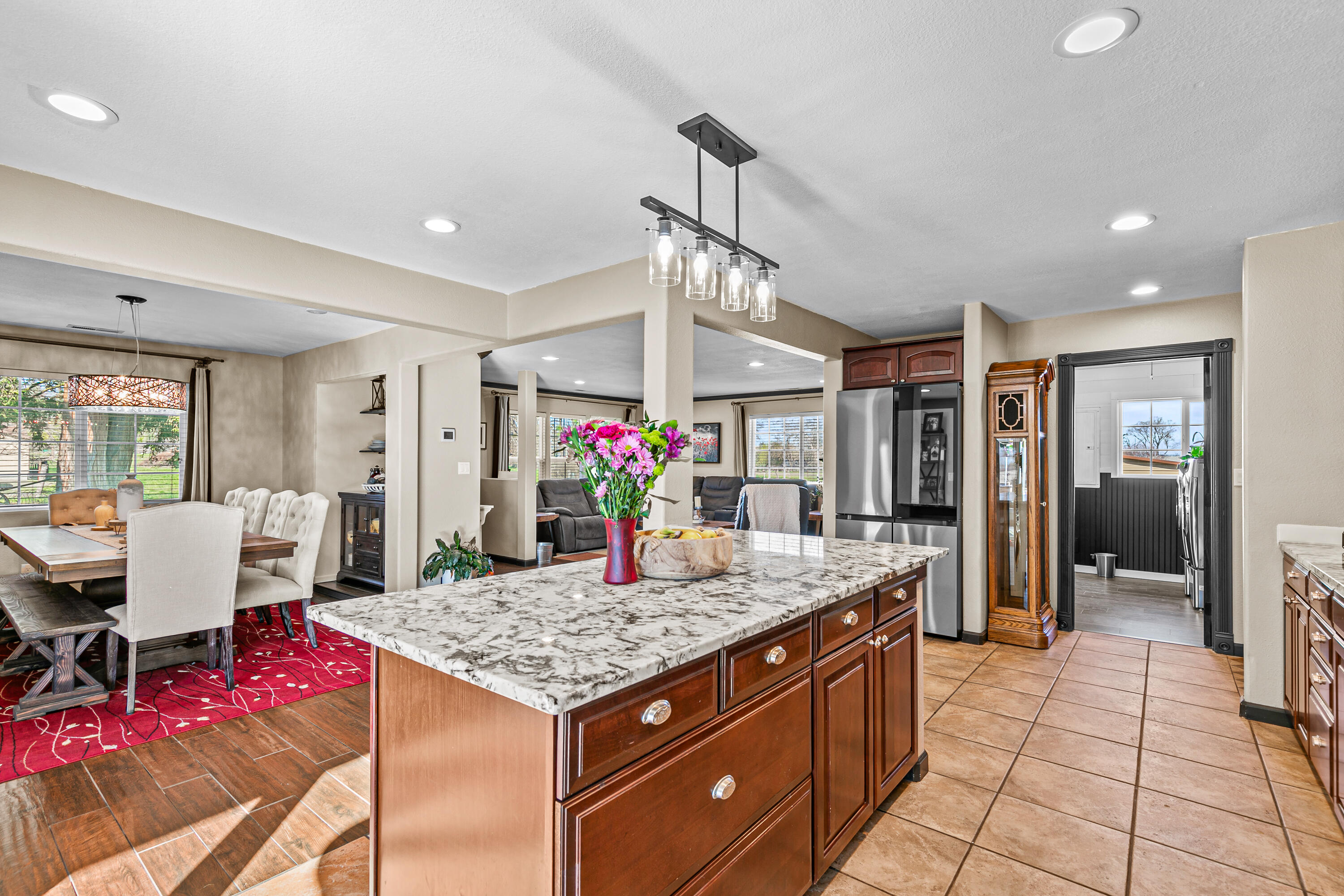3985 Calhoun Road Medford, OR 97501 - Photo 8 of 30 Gallery Image 8