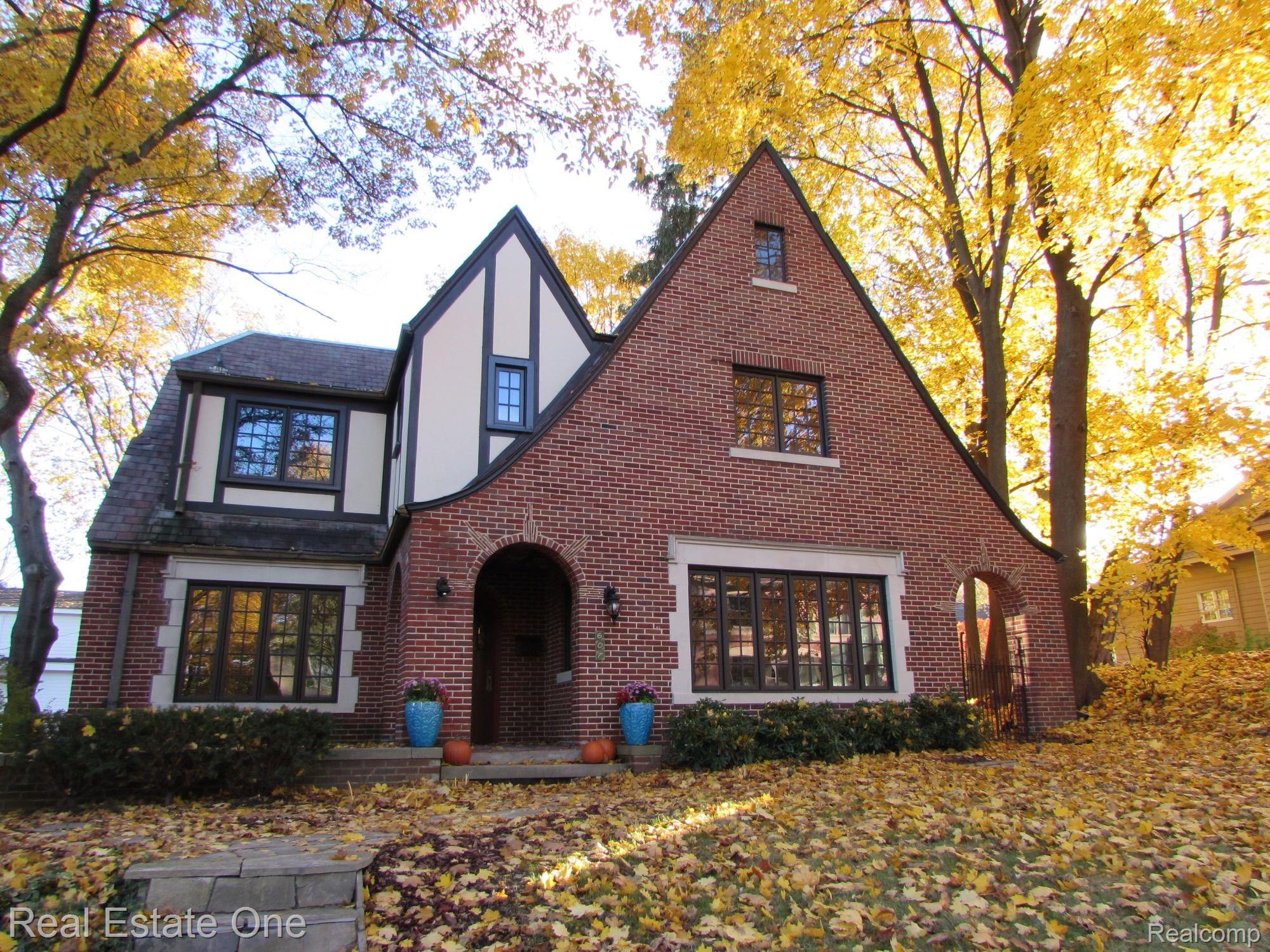 607 West University Drive Rochester, MI 48307 - Photo 2 of 32 Gallery Image 2