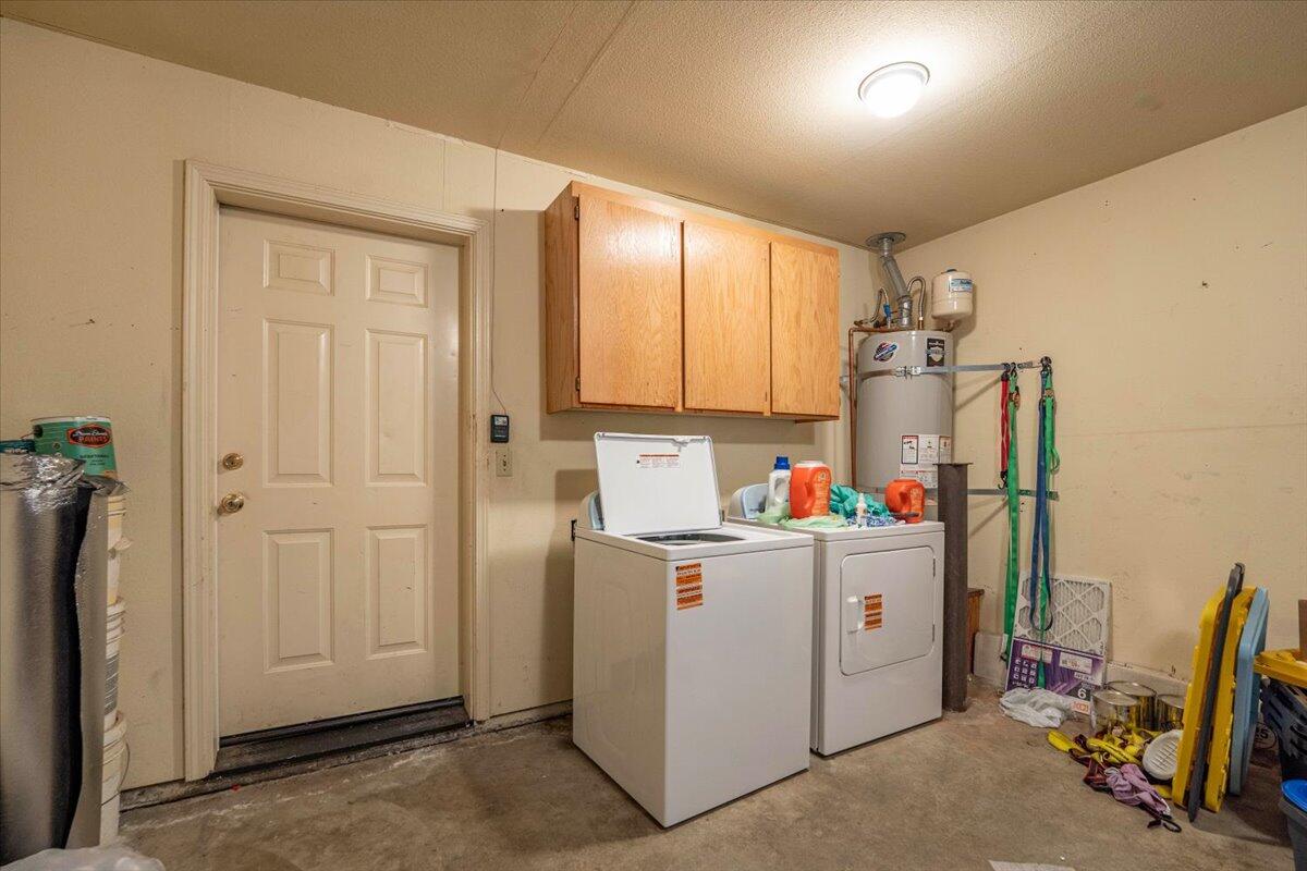 4597 Lynbrook Loop Redding, CA 96003 - Photo 17 of 36 Unit 1 - laundry in garage