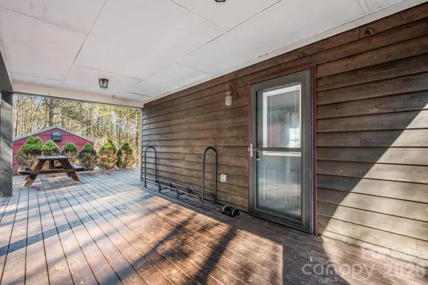 a view of an outdoor space