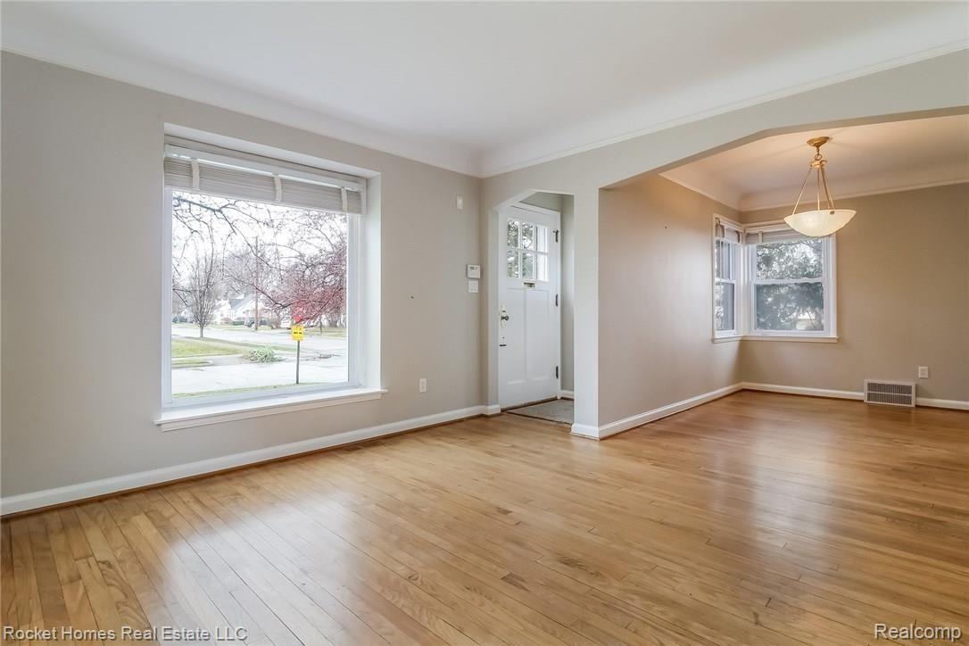 1792 Stanford Road Berkley, MI 48072 - Photo 3 of 29 003-Living_Room-5236059-medium.jpg