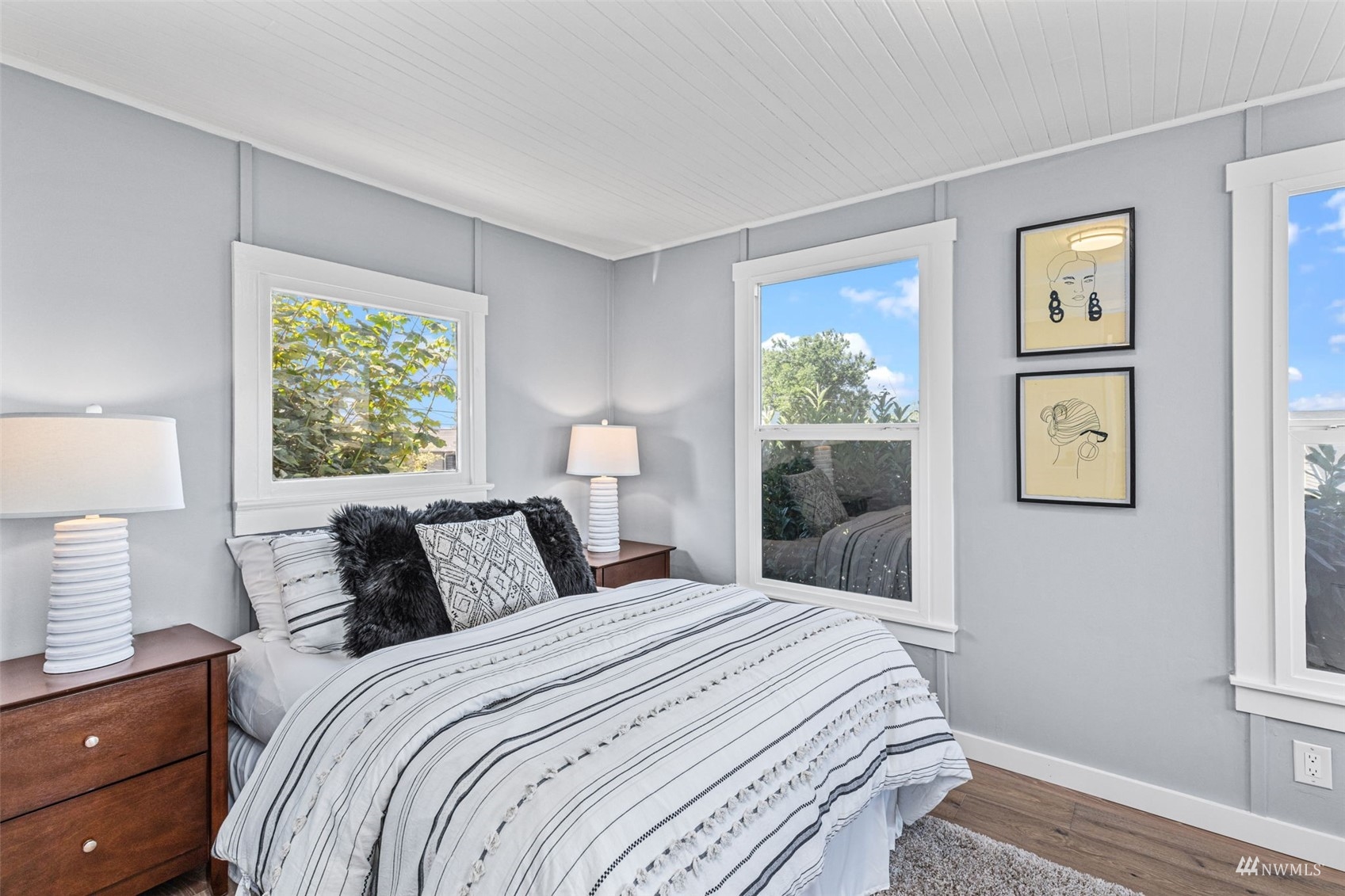 1542 30th Avenue South Seattle, WA 98144 - Photo 21 of 39 a bedroom with a large bed and a window