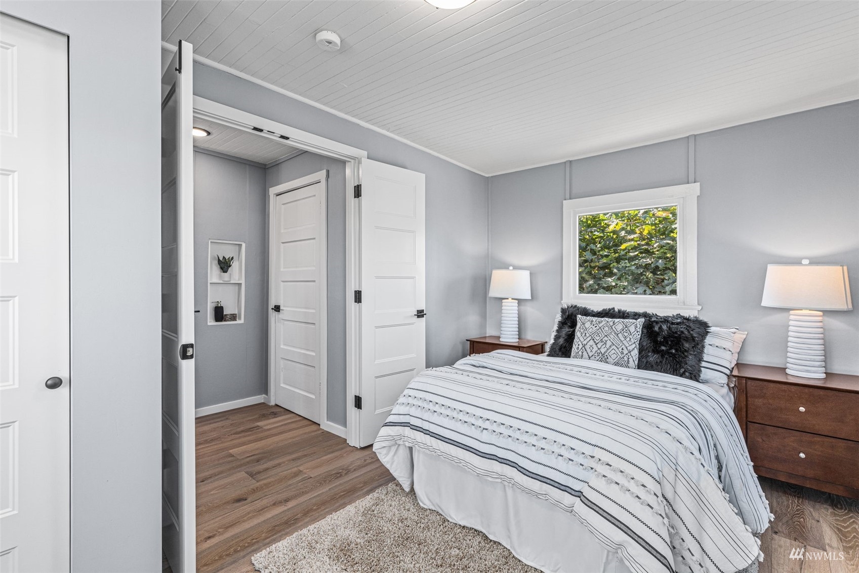 1542 30th Avenue South Seattle, WA 98144 - Photo 22 of 39 a spacious bedroom with a bed and a lamp