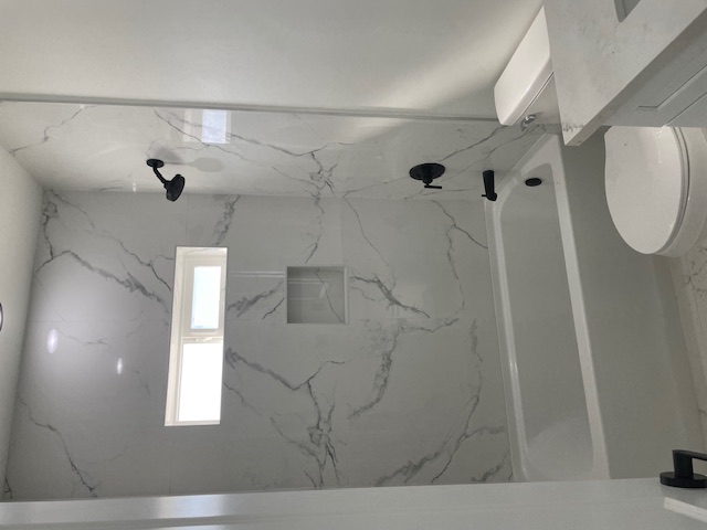 2367 Corwin Road Bullhead City, AZ 86442 - Photo 20 of 45 a bathroom with a toilet and a bath tub