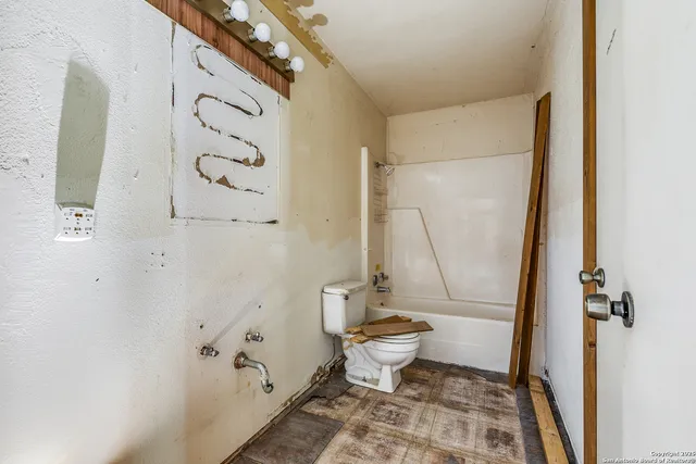 $179,999 | 162 Water View Drive, Lakehills, TX 78063