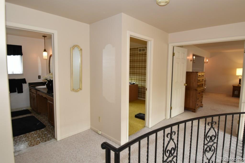 2284 West Avon Road Rochester Hills, MI 48309 - Photo 39 of 53