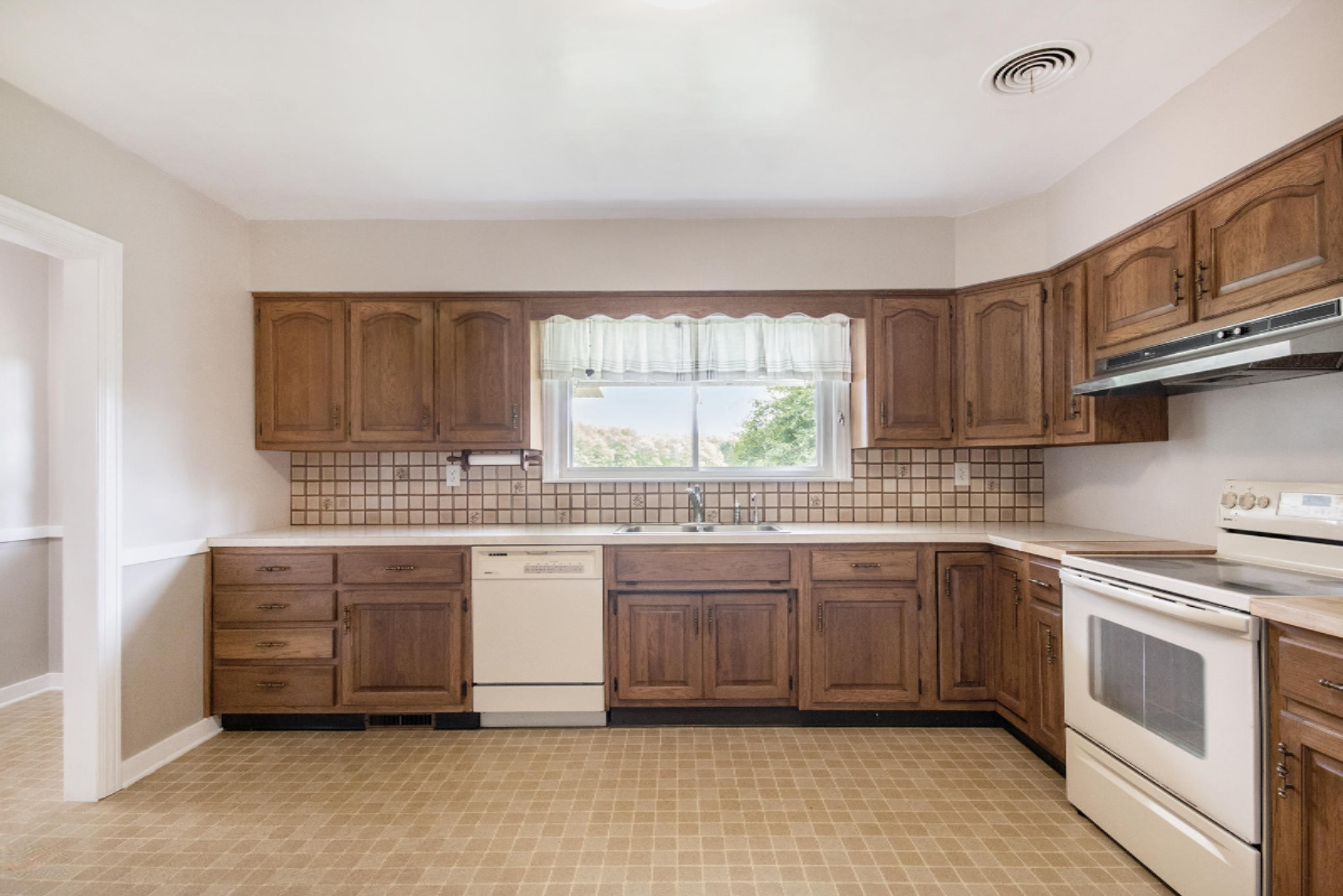 520 13 Mile Road, Unit D Sparta, MI 49345 - Photo 11 of 25 IMG_4337-