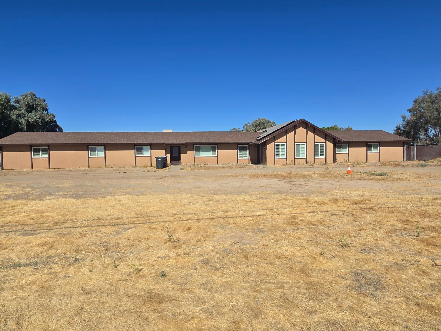 a view of house with front yard