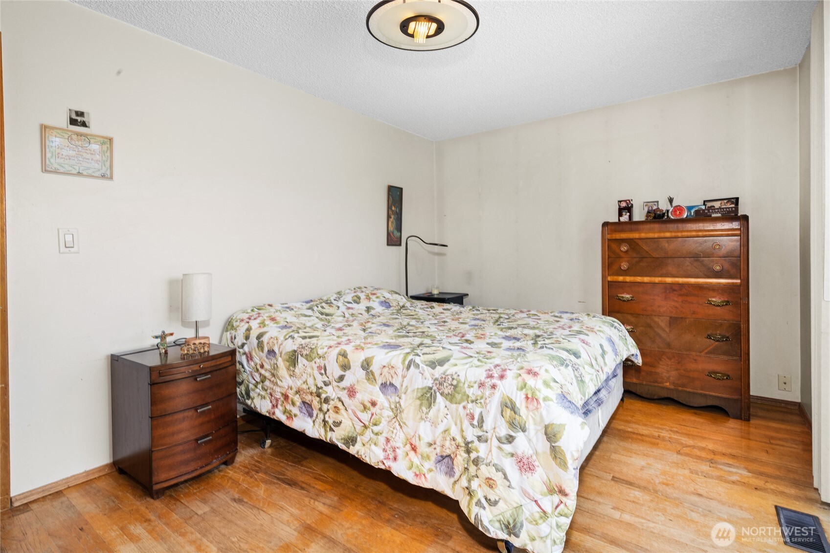 513 Harrington Avenue Northeast Renton, WA 98056 - Photo 14 of 33 a bedroom with a bed and a lamp on table
