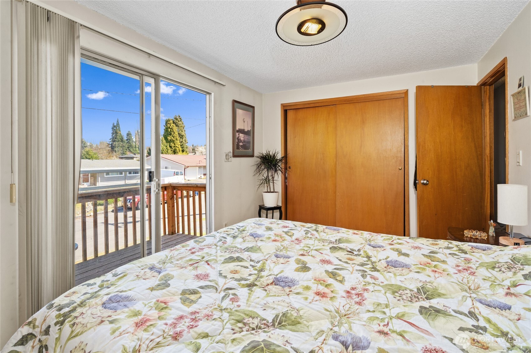 513 Harrington Avenue Northeast Renton, WA 98056 - Photo 15 of 33 a view of a bedroom