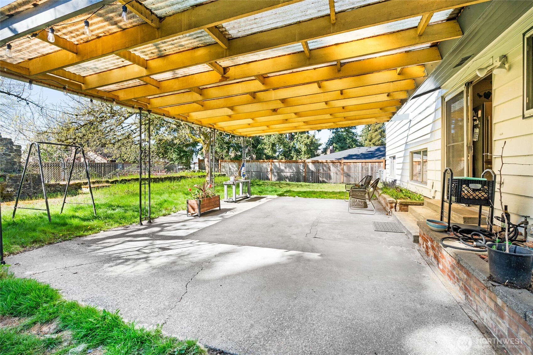 513 Harrington Avenue Northeast Renton, WA 98056 - Photo 28 of 33 a view of a backyard