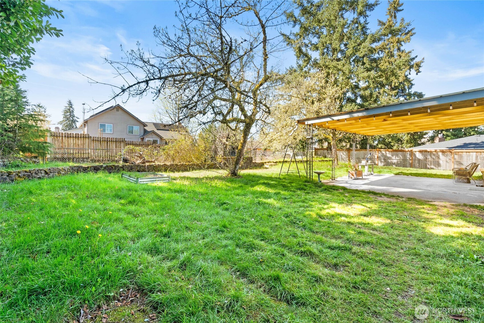 513 Harrington Avenue Northeast Renton, WA 98056 - Photo 29 of 33 a view of yard with large tree and wooden fence