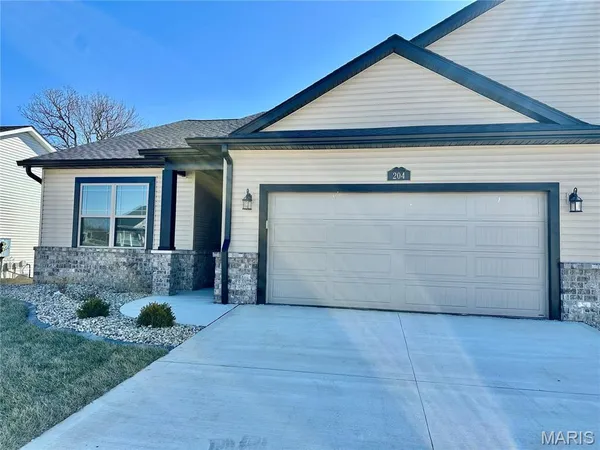 $387,500 | 204 Wrigley Field Drive, Bethalto, IL 62010