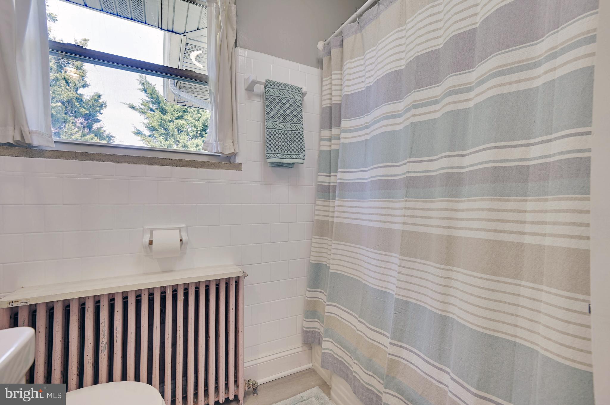 3440 Georgetown Road Halethorpe, MD 21227 - Photo 15 of 36 Full bathroom with tub