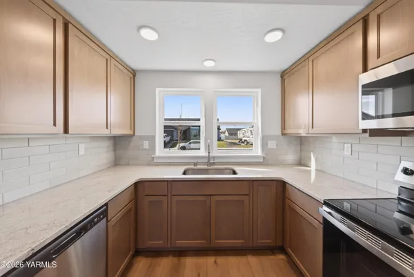 $339,990 | 135 Bitters Loop, Grandview, WA 98930